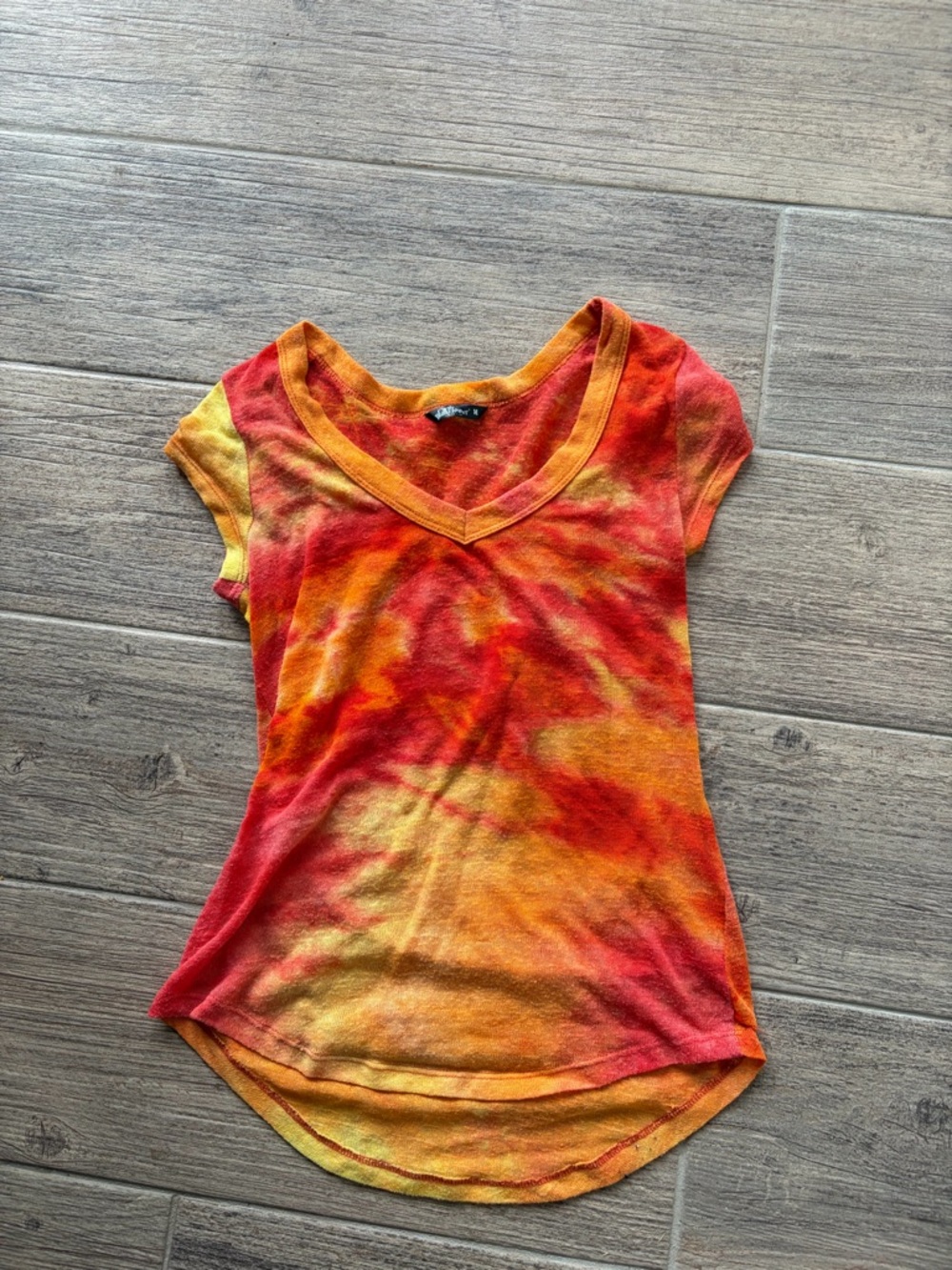Wallflower Women's V-Neck Tie-Dye Short Sleeve Tee in Red & Orange